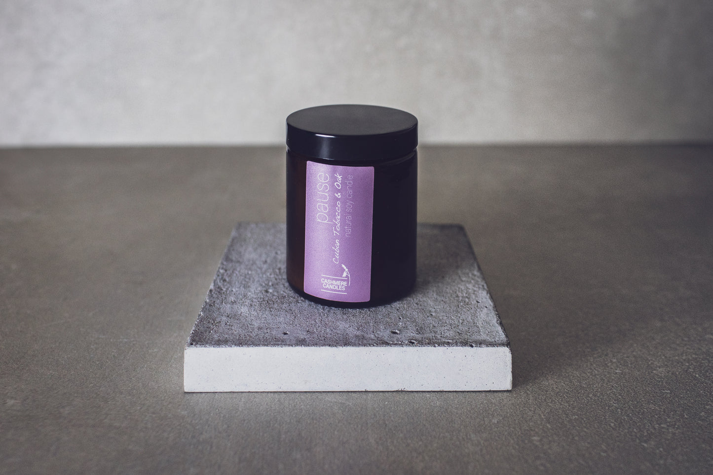 Pause Natural Soy Small Candle (Cuban Tobacco & Oak)